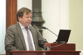 Интервью заместителя директора Департамента предпринимательской деятельности ЕЭК Самата Алиева информационному агентству «Вечерний Бишкек»: «При трудоустройстве в России граждане РФ и КР уравнялись в правах»