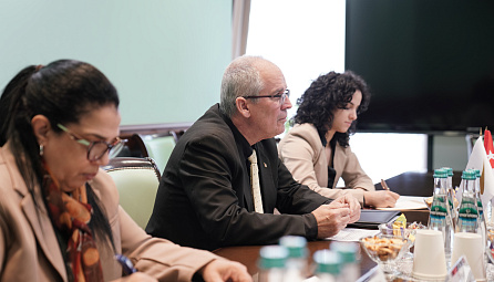 Данияр Иманалиев провел рабочую встречу с Послом Республики Куба в России Энрике Орта Гонсалесом