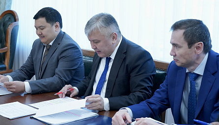 Арзыбек Кожошев на переговорах с руководством Казахстана