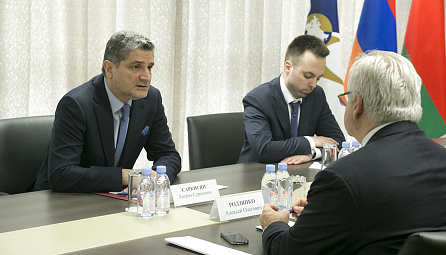 ԵՏՀ Կոլեգիայի նախագահ Տ. Սարգսյանի հանդիպումը Ռուսաստանում Ամերիկյան առևտրային պալատի նախագահ Ա. Ռոձյանկոյի հետ