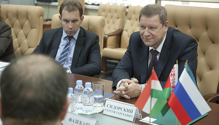 Meeting between  Sergei Sidorkiy, EEC Minister in charge of Industry and Agriculture and  Sandor Fazekas, Minister of Rural Development of Hungary