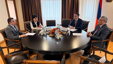 Данияр Иманалиев провел переговоры в Ереване