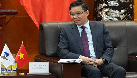 Бакытжан Сагинтаев провел переговоры с и.о. министра промышленности и торговли Вьетнама Ле Мань Хунгом