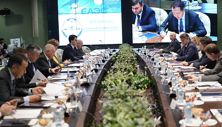 Арзыбек Кожошев: «Важнейшей задачей является рациональное использование инфраструктурных возможностей и создание новых механизмов стимулирования перспективных грузопотоков»