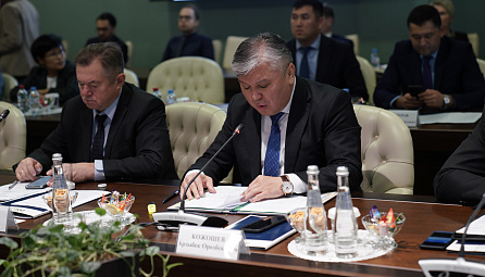 Арзыбек Кожошев: «Важнейшей задачей является рациональное использование инфраструктурных возможностей и создание новых механизмов стимулирования перспективных грузопотоков»