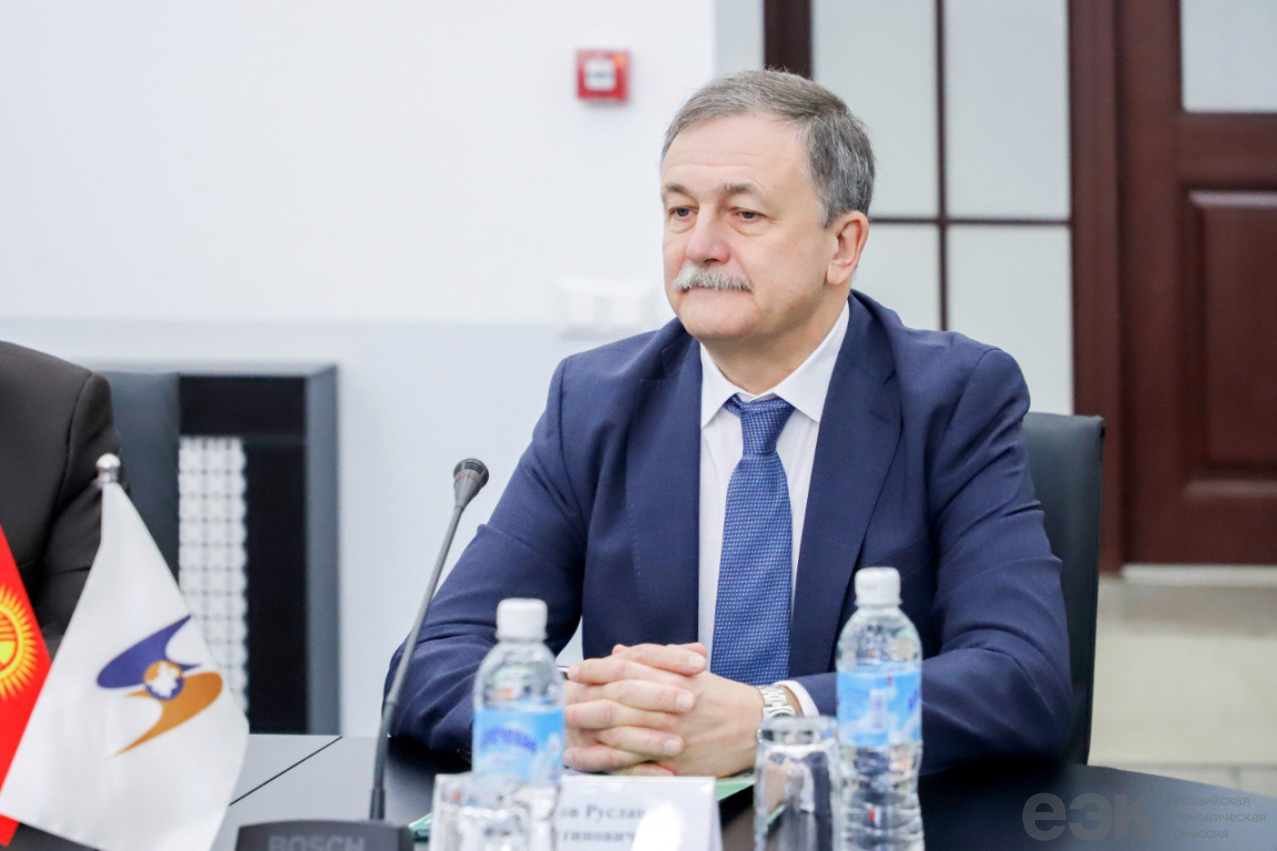 Руслан Давыдов провел рабочую встречу с Председателем Государственной таможенной службы при Министерстве финансов Кыргызской Республики Саматом Исабековым(1)