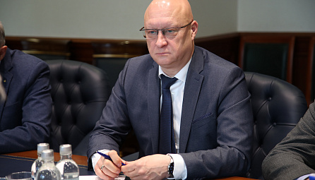 Встреча министра ЕЭК Арзыбека Кожошева с делегацией 