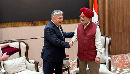 Арзыбек Кожошев провел рабочую встречу с министром нефти и природного газа Индии Хардипом Сингхом Пури