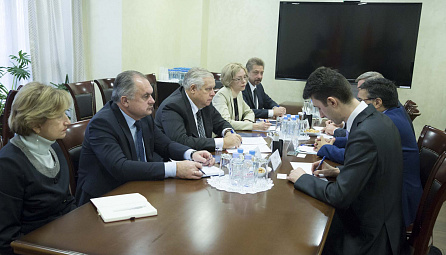 ЕЭК Техникалық реттеу жөніндегі министрі В. Корешковтың ХЭБ бас директорының орынбасары Ж.-Ф. Допамен кездесуі