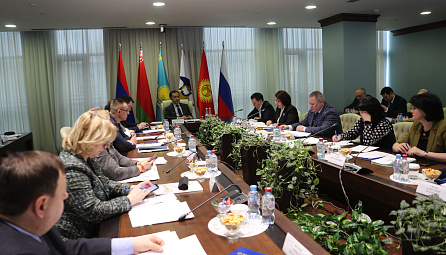 ЕЭК совместно со странами ЕАЭС рассматривает новые подходы к решению актуальных вопросов в сфере трудовой миграции