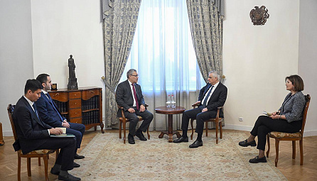 Данияр Иманалиев и вице-премьер Армении Мгер Григорян обсудили развитие ЕАЭС до 2030 года