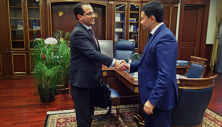 The EEC Minister Danil Ibraev discussed joint work with the Director of the EDB Centre for Integration Studies Evgeny Vinokurov 