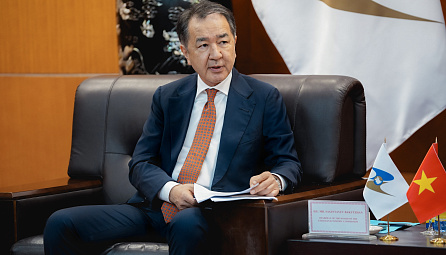 Бакытжан Сагинтаев провел переговоры с и.о. министра промышленности и торговли Вьетнама Ле Мань Хунгом