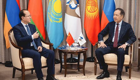 Бакытжан Сагинтаев провел переговоры с заместителем министра коммерции Китая Ян Дуном