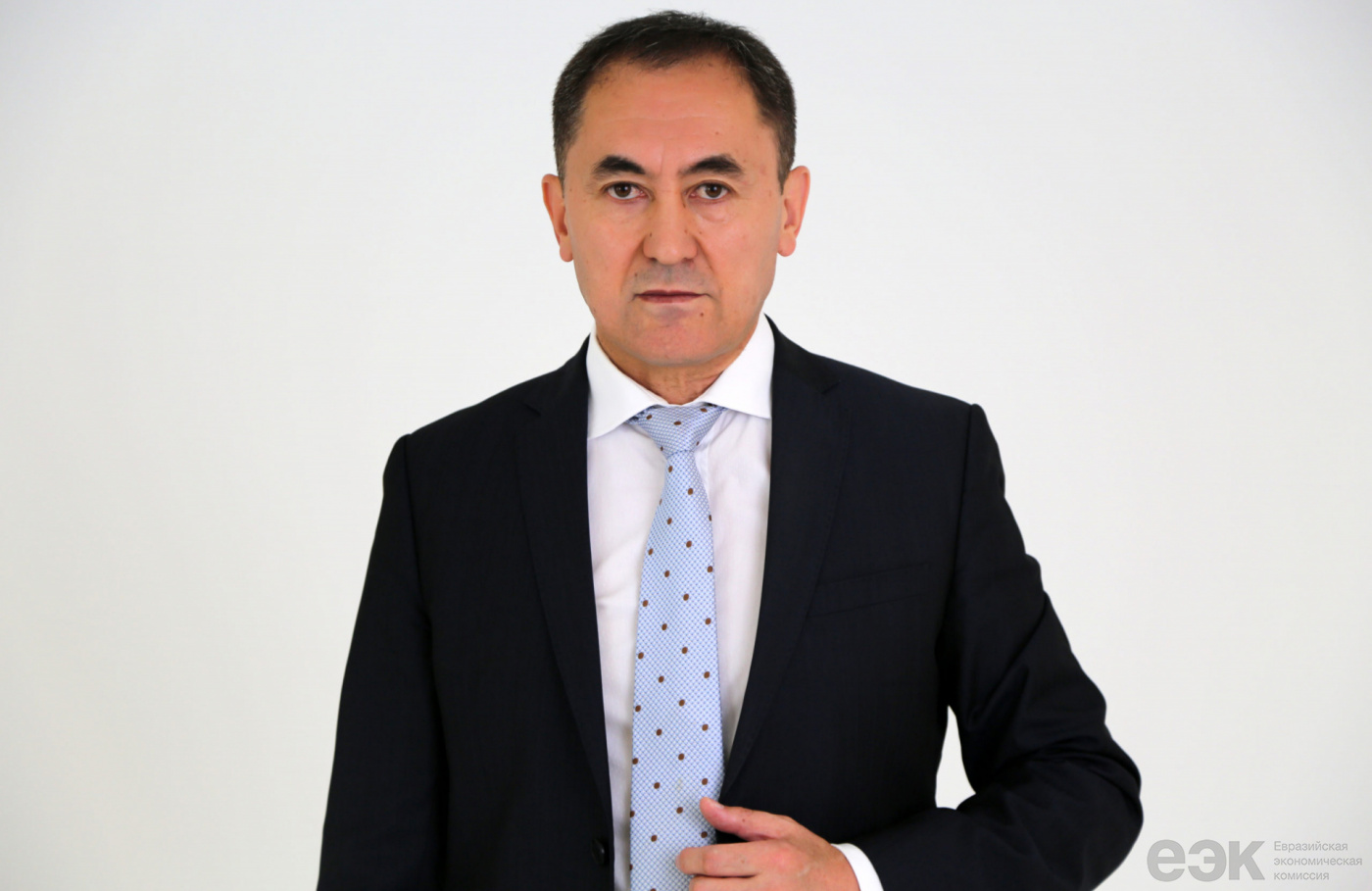 Әпкем орысша жыныстық қатынасқа түсіп ұсталды. Урсула фон дер Лейнен YouTube сайтындағы жалаңаш порно видео