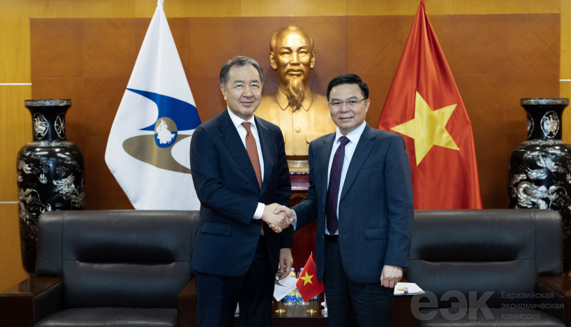 Бакытжан Сагинтаев провел переговоры с и.о. министра промышленности и торговли Вьетнама Ле Мань Хунгом