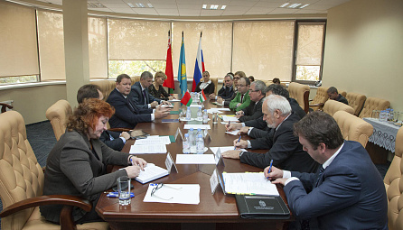Meeting between  Sergei Sidorkiy, EEC Minister in charge of Industry and Agriculture and  Sandor Fazekas, Minister of Rural Development of Hungary