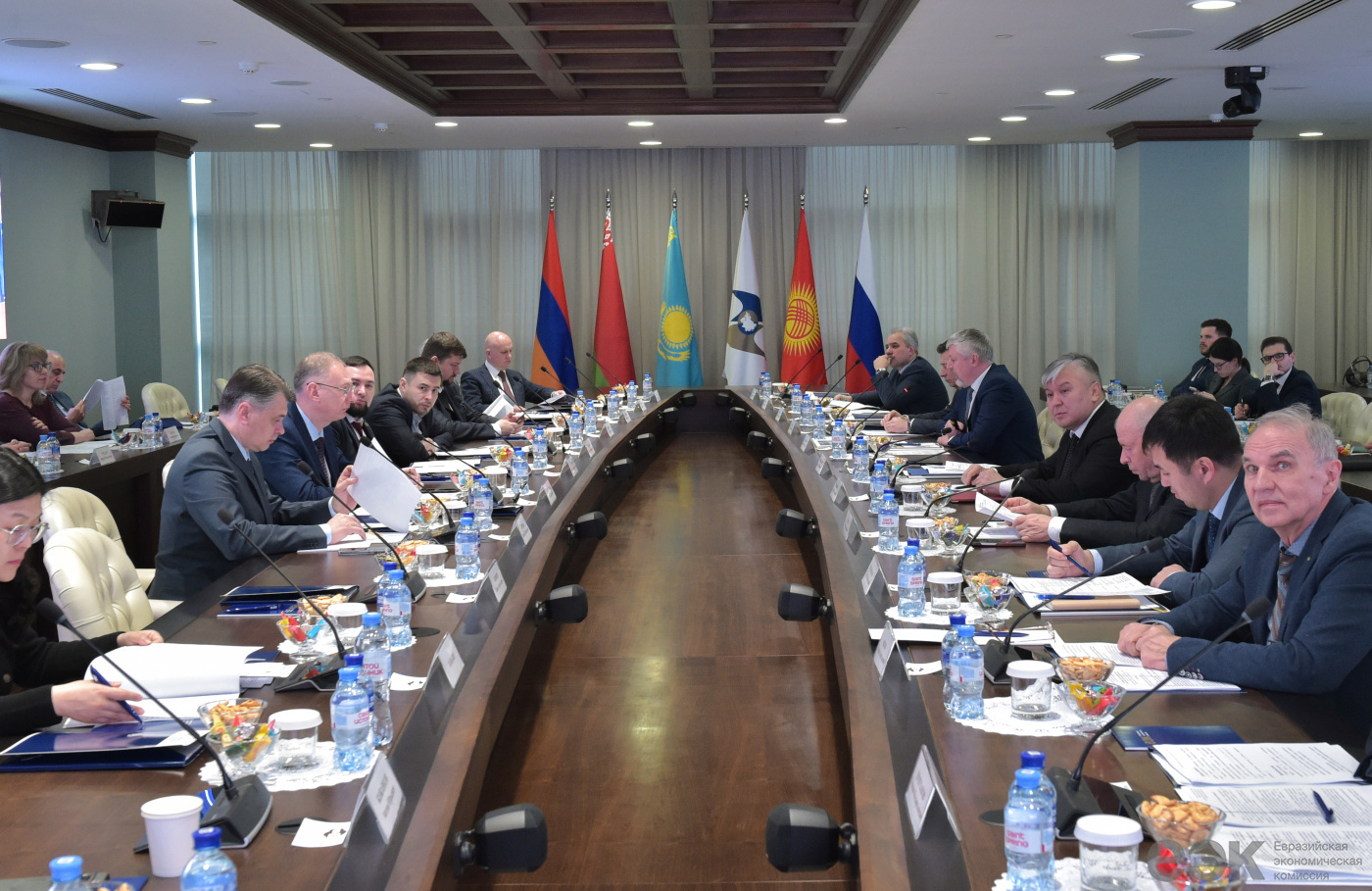 Екі әтешпен үштік