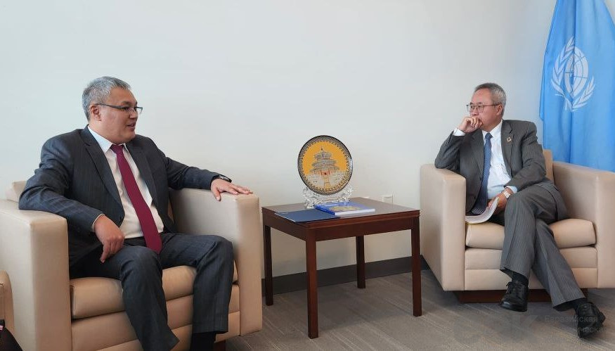 Встреча министра ЕЭК Данияра Иманалиева и заместителя Генерального секретаря ООН Ли Цзюньхуа в Нью-Йорке(1)