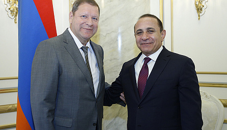The meeting of Sergey Sidorskiy, EEC Minister with the Prime Minister of Armenia, Hovik Abrahamyan. 