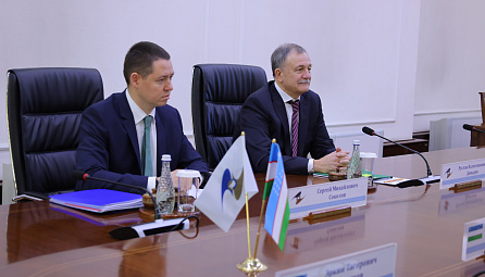 Министр ЕЭК Руслан Давыдов провел рабочую встречу с председателем государственного таможенного комитета при Министерстве экономики и финансов Республики Узбекистан Акмалхужой Мавлоновым