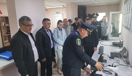 Эльдар Алишеров с группой экспертов посетил модернизированный автомобильный пункт пропуска (АПП) «Кызыл-бель»