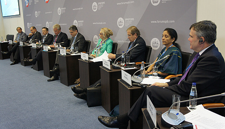 Chairman of the EEC Board Victor Khristenko moderated SPIEF session 