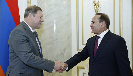 The meeting of Sergey Sidorskiy, EEC Minister with the Prime Minister of Armenia, Hovik Abrahamyan. 