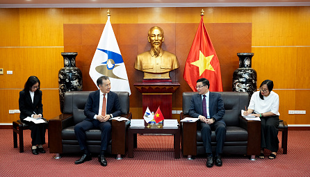 Бакытжан Сагинтаев провел переговоры с и.о. министра промышленности и торговли Вьетнама Ле Мань Хунгом