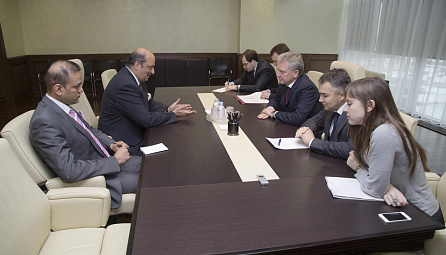 Chairman of the EEC Board Viktor Khristenko met with Ajai Malhotra, Ambassador Extraordinary and Plenipotentiary of India to Russia