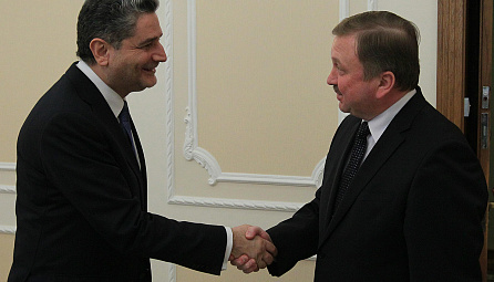 Meeting of the Chairman EEC Board T. Sargsyan with the Prime Minister of Belarus A. Kobyakov