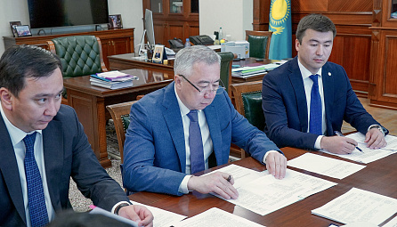 Арзыбек Кожошев на переговорах с руководством Казахстана