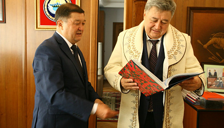ЕЭК Министрі Адамкул Жунусов Қырғызстанның Көлік министрлігі басшысы Замирбек Айдаровпен кездесті