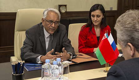 Viktor Khristenko, Chairman of EEC Board, met Pundi Srinivasan Raghavan, newly appointed India’s ambassador