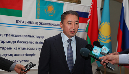 Нұрлан Алдабергенов Тараздағы «дөңгелек үстелге» қатысты  