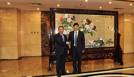 Signing the Memorandum on Antitrust Policy between the EEC and the National Development and Reform Commission of China