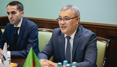 Встреча министра по интеграции и макроэкономике ЕЭК Данияра Иманалиева с Чрезвычайным и Полномочным Послом Бангладеш в России Мохаммадом Назрулом Исламом