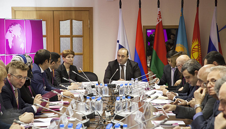ԵՏՀ Նախարար Ռոբերտ Հարությունյանը՝ ԵԱՏՄ երկրներում աուդիտորական ծառայությունների միասնական շուկայի քննարկման հարցերով կլոր սեղանին