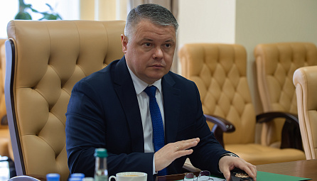 Министр ЕЭК Сергей Шкляев провел рабочую встречу представителя Узбекистана по вопросам таможенного сотрудничества 