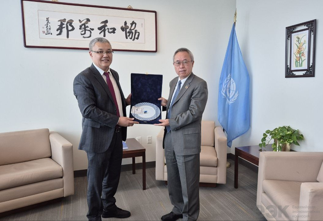 Встреча министра ЕЭК Данияра Иманалиева и заместителя Генерального секретаря ООН Ли Цзюньхуа в Нью-Йорке(2)