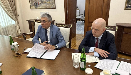 Встреча министра ЕЭК Данияра Иманалиева и Чрезвычайного и Полномочного Посла Республики Узбекистан в России Ботиржона Асадова