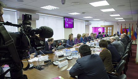 ԵՏՀ Նախարար Ռոբերտ Հարությունյանը՝ ԵԱՏՄ երկրներում աուդիտորական ծառայությունների միասնական շուկայի քննարկման հարցերով կլոր սեղանին