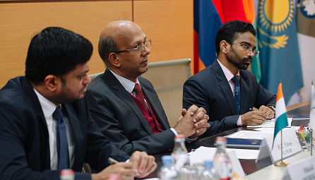 Андрей Слепнев обсудил с послом Индии Винаем Кумаром работу над торговым соглашением