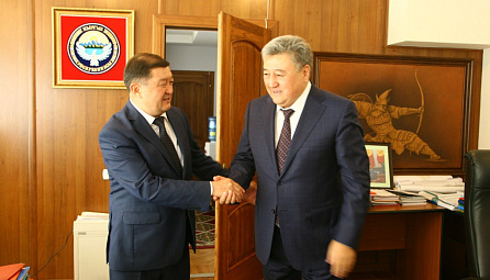 ԵՏՀ էներգետիկայի ու ենթակառուցվածքի նախարար Ադամկուլ Ժունուսովը հանդիպել է Ղրղզստանի տրանսպորտի և ճանապարհների նախարար Զամիրբեկ Այդարովի հետ