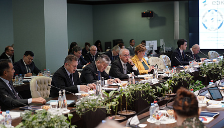 Арзыбек Кожошев: «Важнейшей задачей является рациональное использование инфраструктурных возможностей и создание новых механизмов стимулирования перспективных грузопотоков»