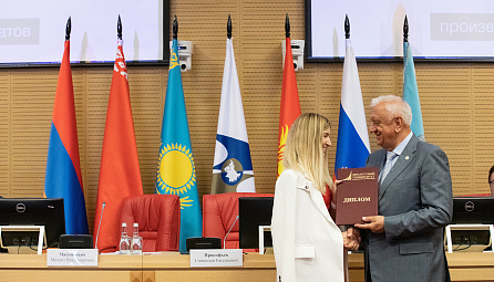 Вручение дипломов выпускникам Финансового университета при правительстве РФ