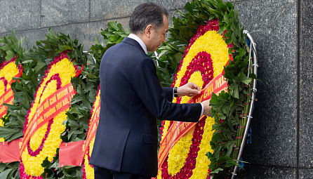 Председатель Коллегии ЕЭК возложил венок к мавзолею  Хо Ши Мина