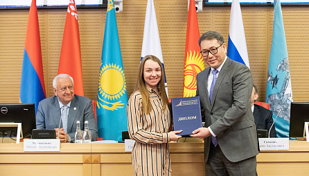 Вручение дипломов выпускникам Финансового университета при правительстве РФ