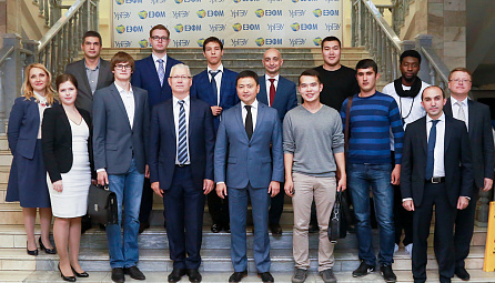 Minister of the EEC Danil Ibrayev delivered a speech before the lecturers, aspirants and students of the Ural State University of Economics