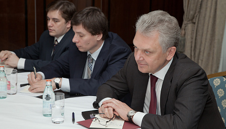 Виктро Христенко және Андрей Слепневтің Канаданың Халықаралық сауда министрі Эд Фастпен кездесуі